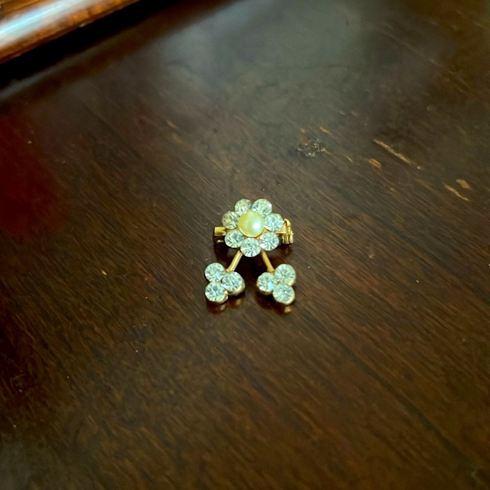 Vintage Rhinestones and Pearl Lapel Pin